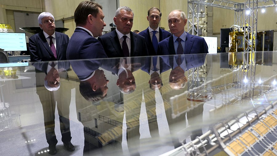 <div class="paragraphs"><p>President Vladimir Putin of&nbsp;Russia&nbsp;has said that the new route will cut the time&nbsp;for&nbsp;cargo&nbsp;to&nbsp;travel&nbsp;to&nbsp;Mumbai&nbsp;from&nbsp;St. Petersburg&nbsp;to&nbsp;only 10 days,&nbsp;from&nbsp;30&nbsp;to&nbsp;45 days now.</p></div>