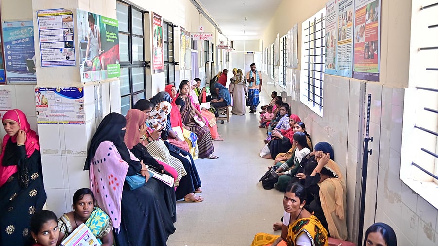 <div class="paragraphs"><p>Women waiting at a government hospital in Davangere district, Karnataka. </p></div>