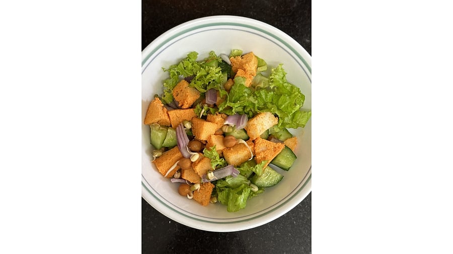 <div class="paragraphs"><p>Fried idli salad. </p></div>