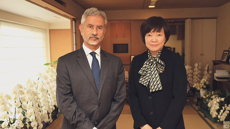 <div class="paragraphs"><p>External Affairs Minister S Jaishankar and&nbsp;Akie Abe, widow of Japan's former PM Shinzo Abe.</p></div>