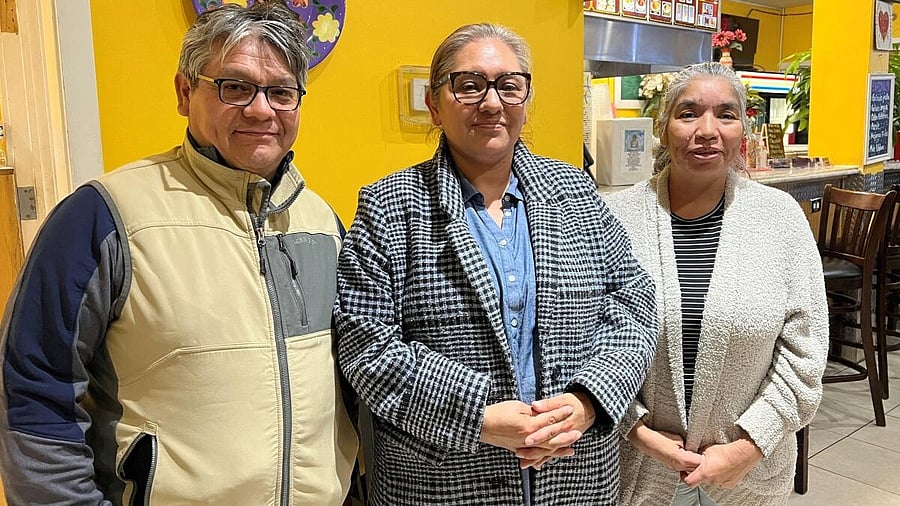 <div class="paragraphs"><p>Hispanic community leaders meet to discuss supporting the families of the bridge collapse victims at a taqueria in Baltimor</p></div>