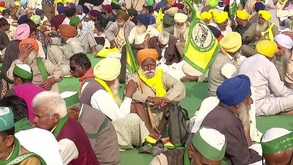<div class="paragraphs"><p>Members of various farmer unions gather at Ramlila Maidan for Kisan Mahapanchayat.</p></div>