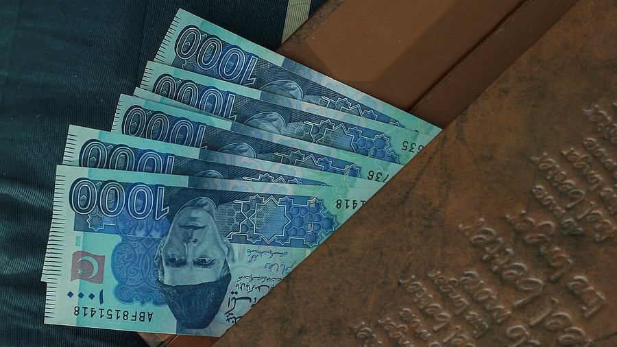 <div class="paragraphs"><p>PKR 1,000 notes</p></div>