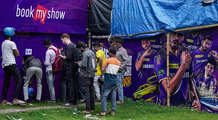 <div class="paragraphs"><p>Fans purchase tickets of the IPL cricket match in Kolkata.&nbsp;</p></div>