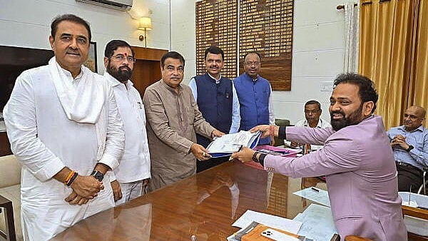 <div class="paragraphs"><p>Union Minister and BJP candidate Nitin Gadkari files his nomination papers for upcoming Lok Sabha elections in the presence of Maharashtra Chief Minister Eknath Shinde and Deputy Chief Minister Devendra Fadnavis, in Nagpur, Wednesday, March 27, 2024.</p></div>