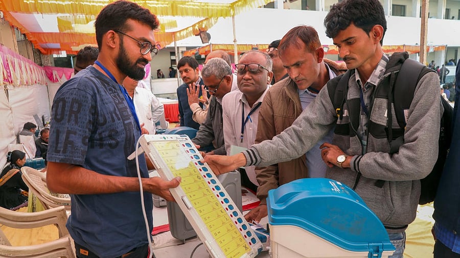 <div class="paragraphs"><p>Polling officials collect EVMs and other election equipment at a distribution centre. Image for representation only. </p></div>