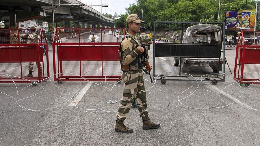 <div class="paragraphs"><p>Paramilitary personnel stand guard in Srinagar. (Representative image)</p></div>