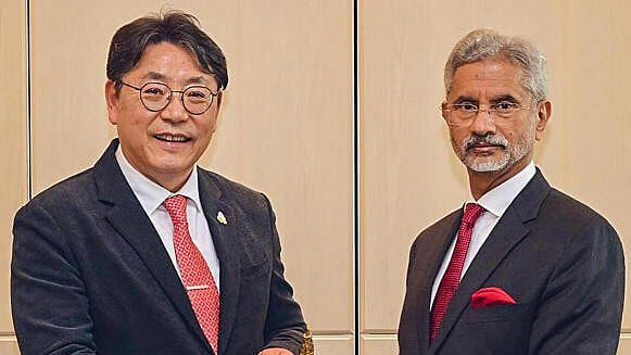 <div class="paragraphs"><p>External Affairs Minister S. Jaishankar with Gimhae City Mayor Hong Tae-yong during a meeting, in Seoul, South Korea.</p></div>