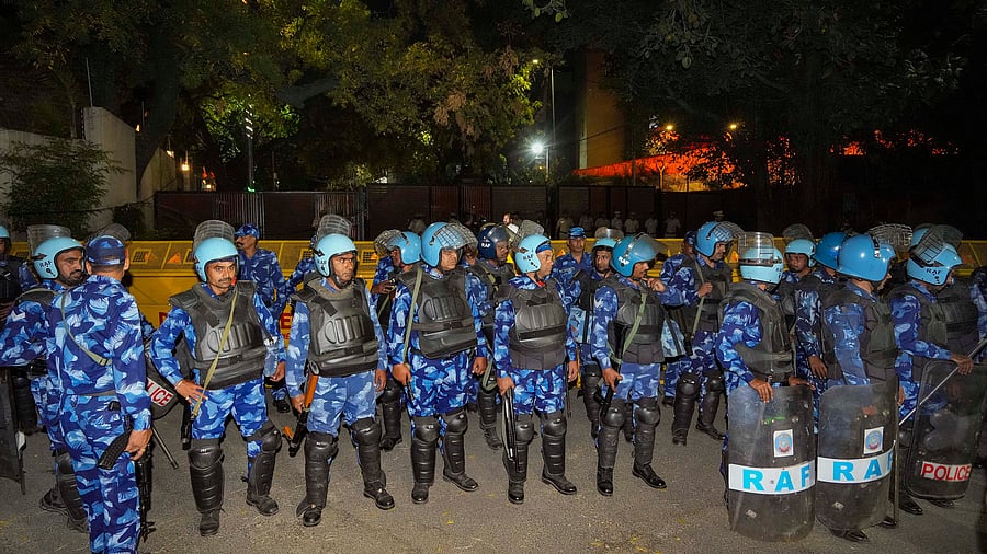 <div class="paragraphs"><p> Security personnel deployed outside the residence of Delhi Chief Minister Arvind Kejriwal, in New Delhi, Thursday, March 21, 2024. </p></div>