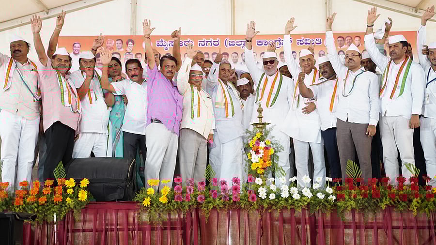 <div class="paragraphs"><p>Several BJP and JD(S) leaders joined the Congress, in the presence of Chief Minister Siddaramaiah, in Mysuru, on Wednesday, March 27.</p></div>