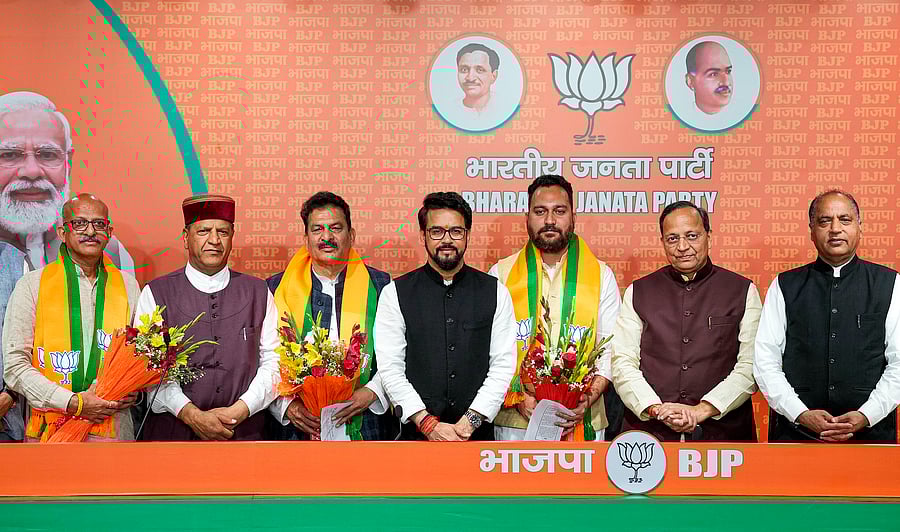 <div class="paragraphs"><p>New Delhi: Union Minister Anurag Thakur, former Himachal Pradesh CM and BJP leader Jai Ram Thakur and party leader Arun Singh with Himachal Pradesh Independent MLAs KL Thakur, Hoshiyar Singh and Ashish Sharma who joined BJP, in New Delhi, Saturday, March 23, 2024.</p></div>