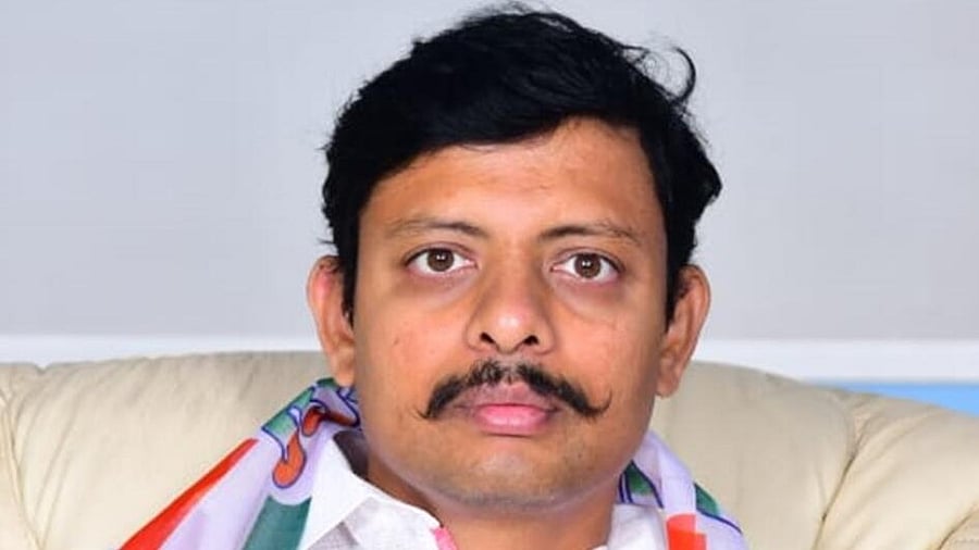 <div class="paragraphs"><p>Raja Venugopal Naik</p></div>