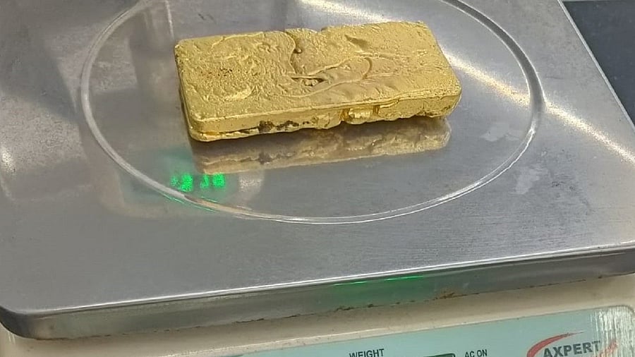 <div class="paragraphs"><p>Representative image of gold recovered at the airport.</p></div>