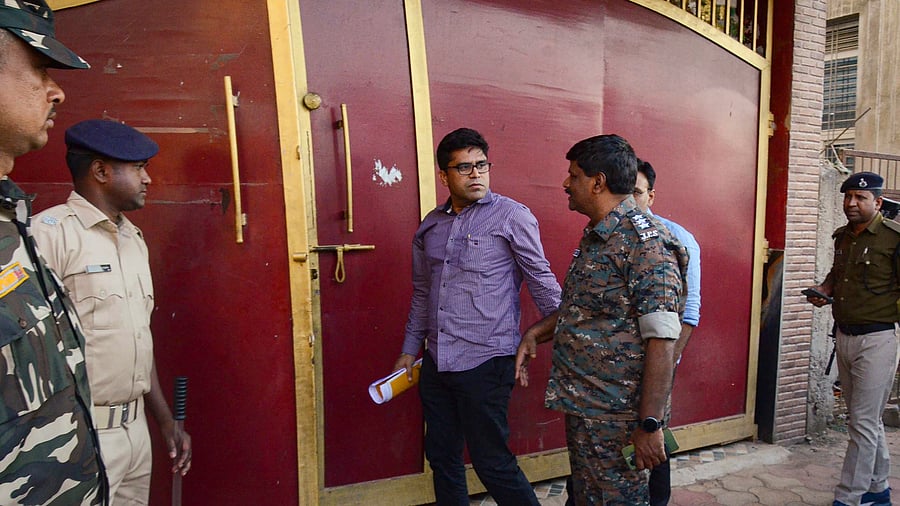 <div class="paragraphs"><p>Police personnel stand guard outside a private hotel where several students from Bihar have been detained by Hazaribagh police in connection with Bihar Public Service Commission (BPSC) Teacher Recruitment Examination (TRE-3) paper leak, in Hazaribagh district, Friday, March 15, 2024.</p></div>