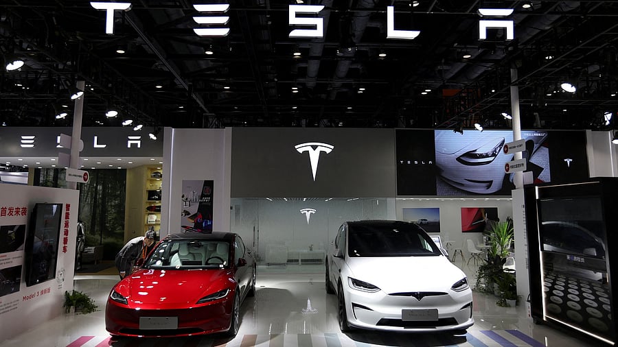 <div class="paragraphs"><p>FILE PHOTO: Tesla's Model 3 sedan displayed next to Model X SUV at the China International Fair for Trade in Services (CIFTIS) in Beijing.</p></div>