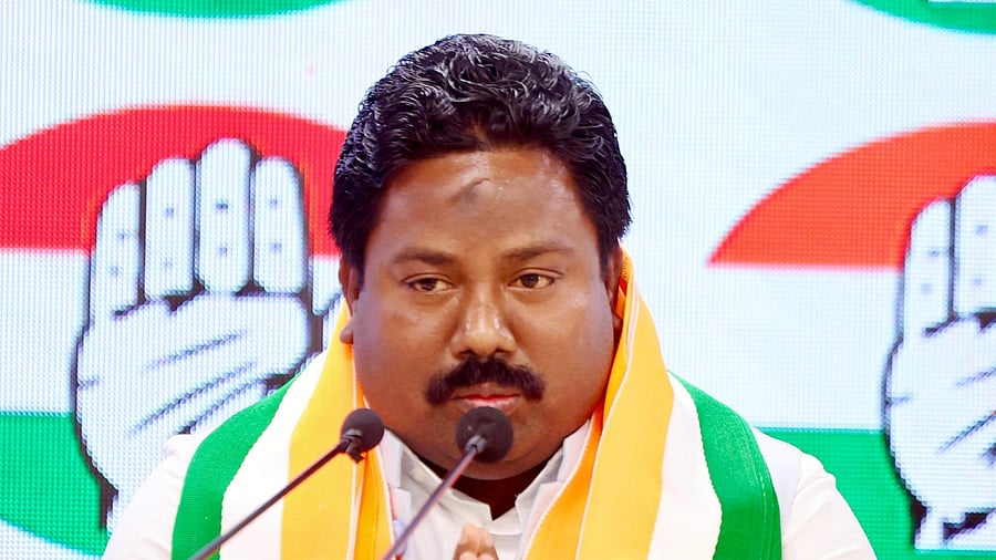 <div class="paragraphs"><p>BJP leader from Jharkhand Jai Prakash Patel as he joins Congress Party, at AICC Headquarters in New Delhi, Wednesday, March 20, 2024. </p></div>