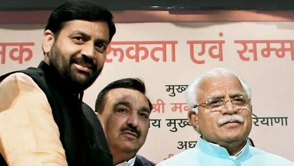 <div class="paragraphs"><p>Former chief minister Manohar Lal Khattar and newly elected Haryana Chief Minister Nayab Singh Saini.</p></div>