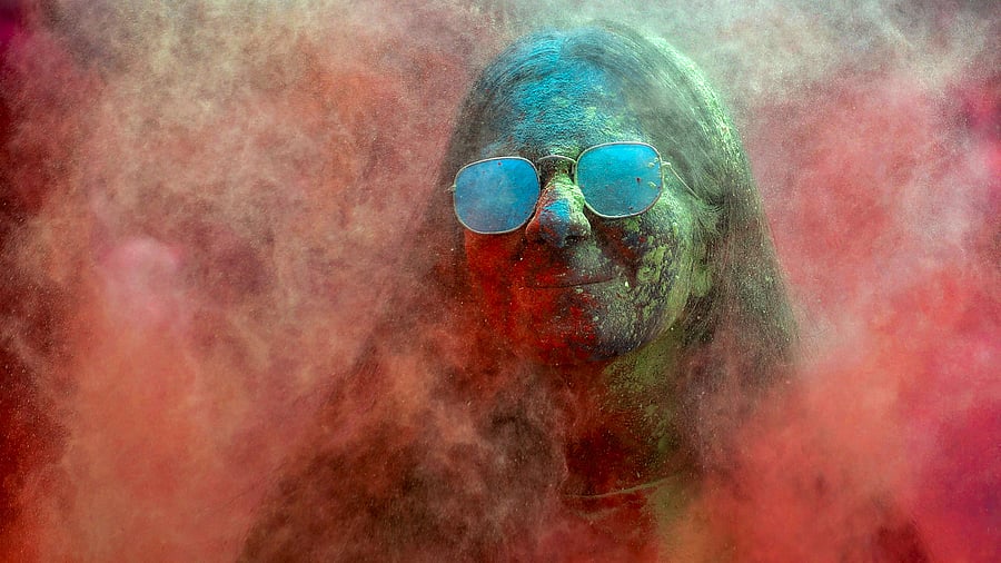 <div class="paragraphs"><p>A person enjoys playing Holi.</p></div>