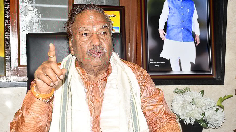 <div class="paragraphs"><p>File image of Senior BJP leader and former Karnataka deputy Chief Minister K S Eshwarappa.</p></div>