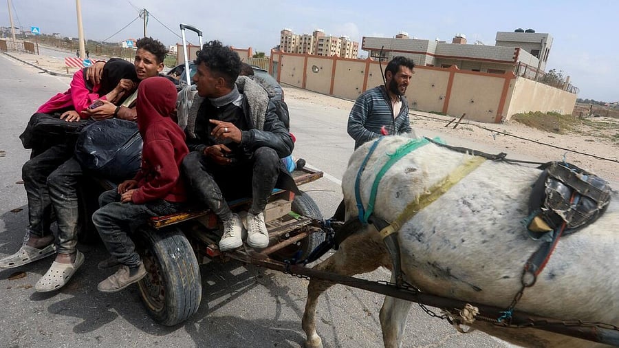 <div class="paragraphs"><p>Palestinians fleeing north Gaza after Israeli troops raided Al Shifa hospital, move southward, amid the ongoing conflict between Israel and Hamas, in the central Gaza Strip March 18, 2024.</p></div>