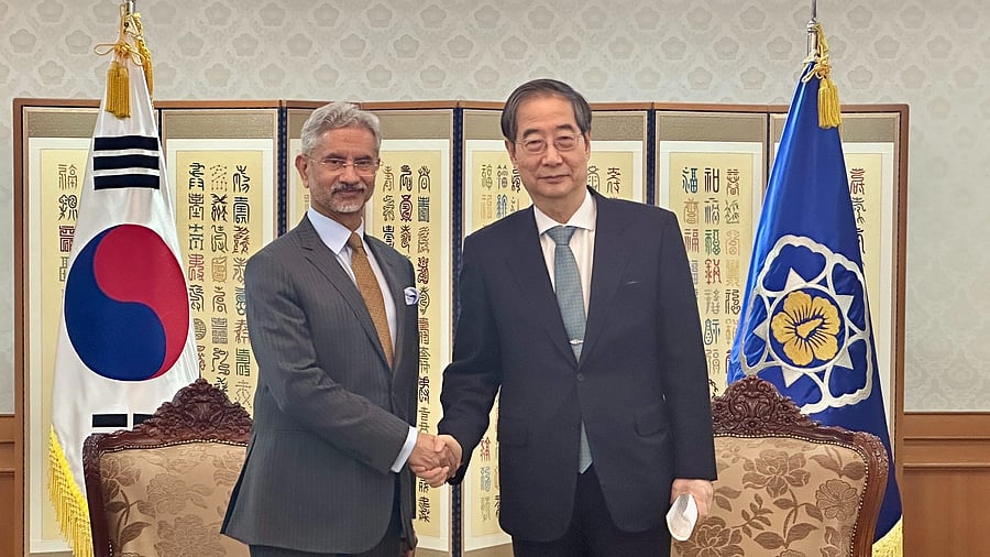 <div class="paragraphs"><p>External Affairs Minister S Jaishankar and South Korean Prime Minister Han Duck-soo.</p></div>