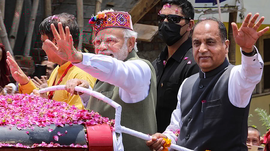 <div class="paragraphs"><p>Prime Minister Narendra Modi and Himachal Pradesh Chief Minister Jai Ram Thakur.</p></div>