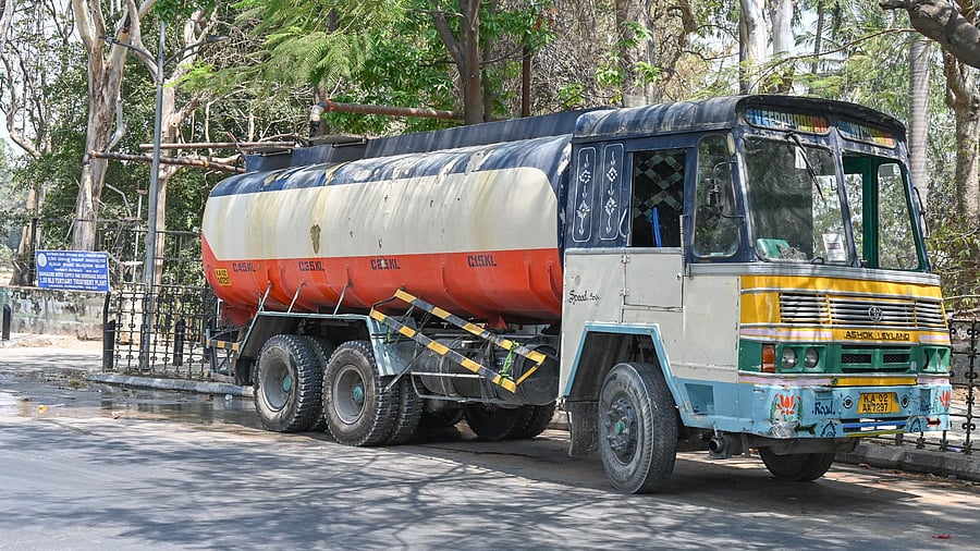 <div class="paragraphs"><p>A tanker filling treated water from the Lalbagh STP in Bengaluru on Saturday. </p></div>