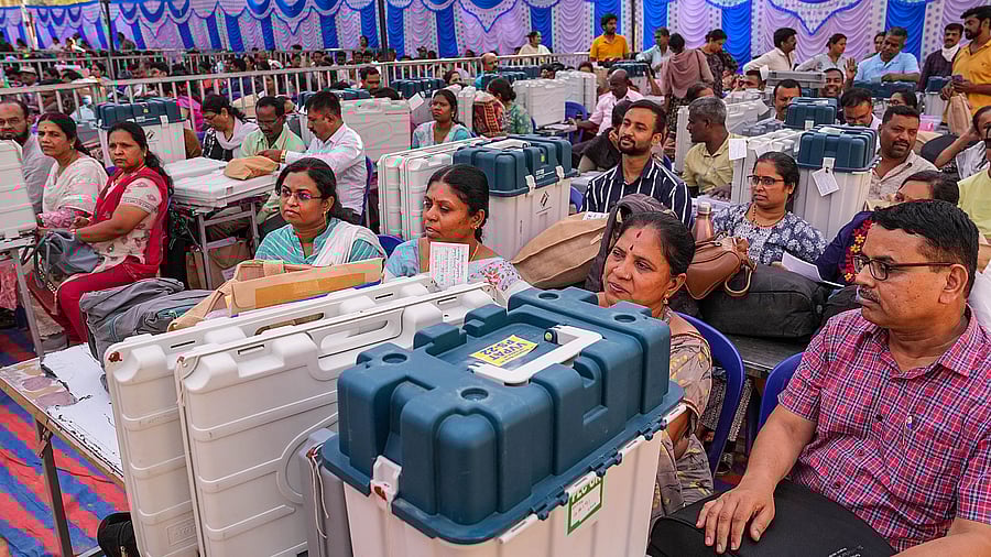<div class="paragraphs"><p>A polling booth in Bengaluru on the eve of Phase 2 of the Lok Sabha elections.</p></div>