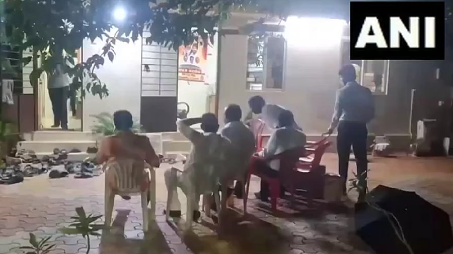 <div class="paragraphs"><p>Ongoing raid at DMK leader's home in Tamil Nadu.</p></div>