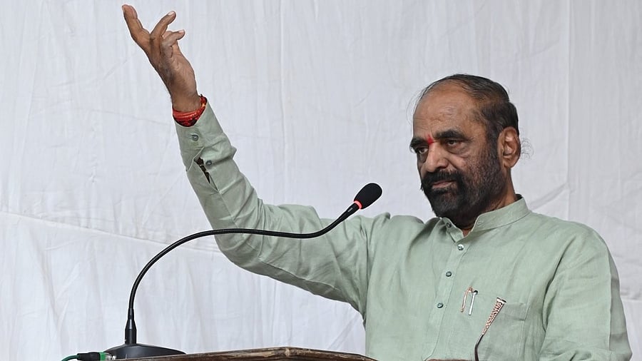 <div class="paragraphs"><p>Hansraj Ahir</p></div>