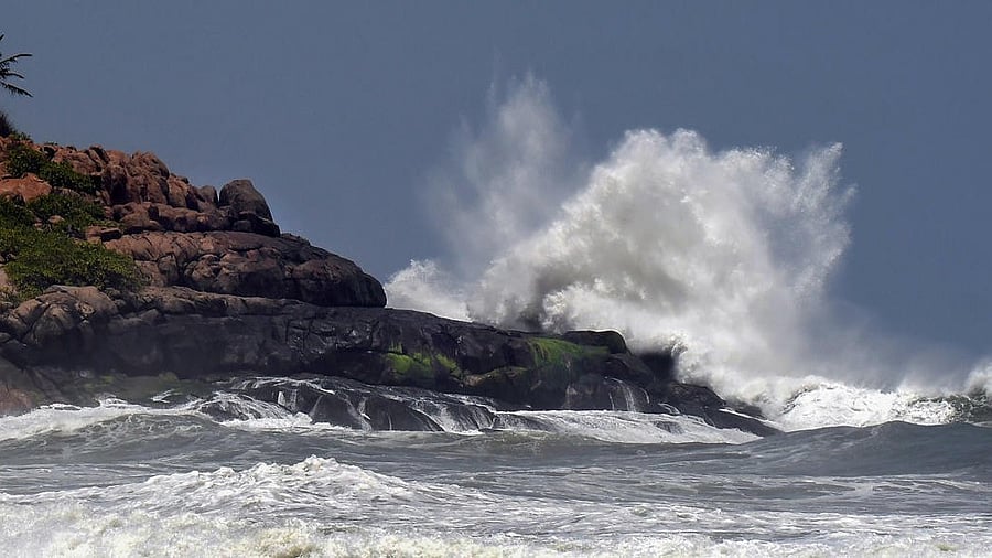 <div class="paragraphs"><p>Representaive image of high tides. </p></div>