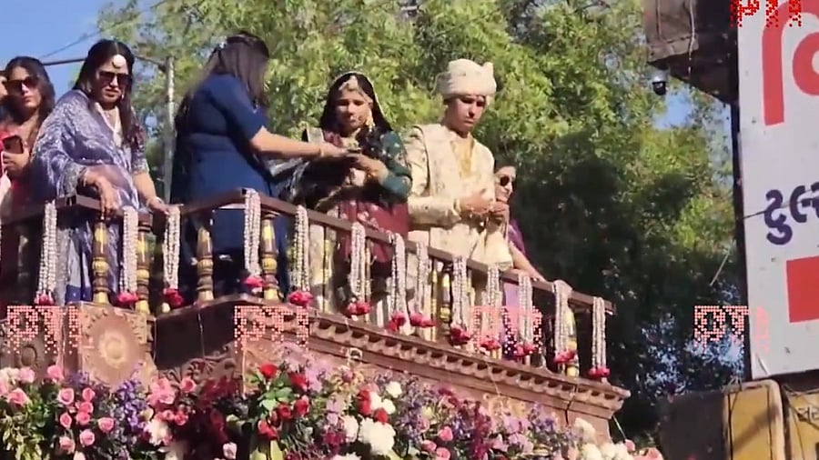 <div class="paragraphs"><p>The duo was accompanied by 35 others in the 4-kilometer-long procession.</p></div>