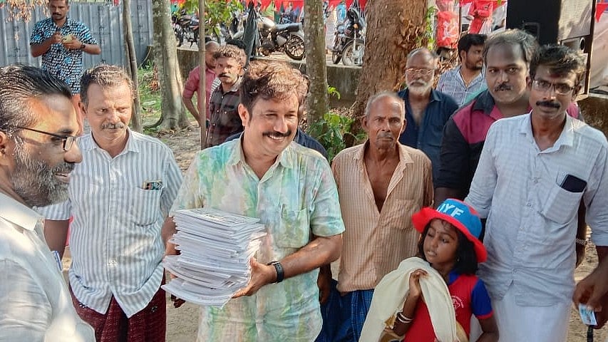 <div class="paragraphs"><p>Left-front workers receive AM Arif by him by handing over notebooks.</p></div>