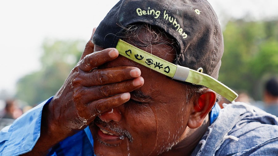 <div class="paragraphs"><p>A man washes his face with water on a hot summer day at a market in Kolkata, India, April 16, 2024. </p></div>