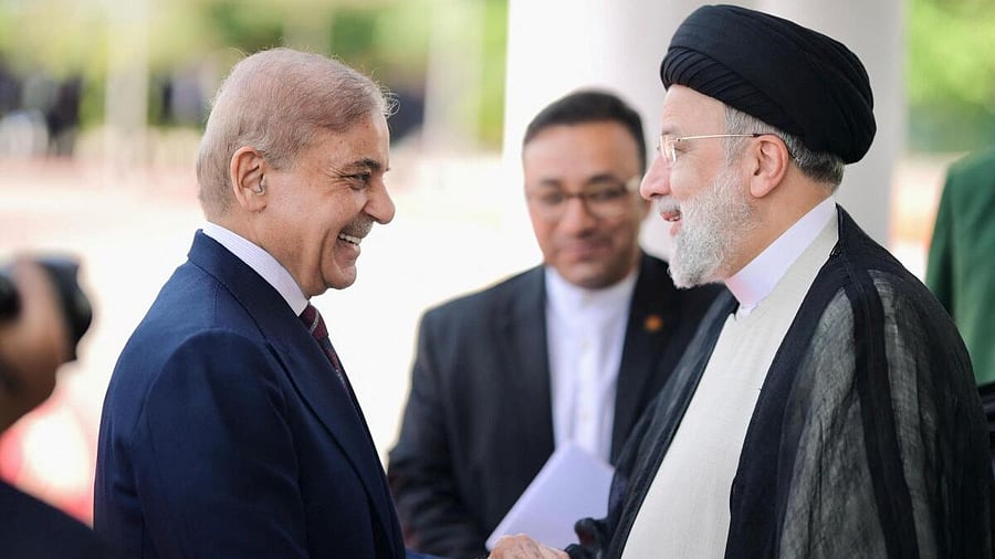 <div class="paragraphs"><p>During a press conference jointly addressed with Raisi, Sharif raised the issue of Kashmir, but Raisi refrained from mentioning Kashmir.</p></div>