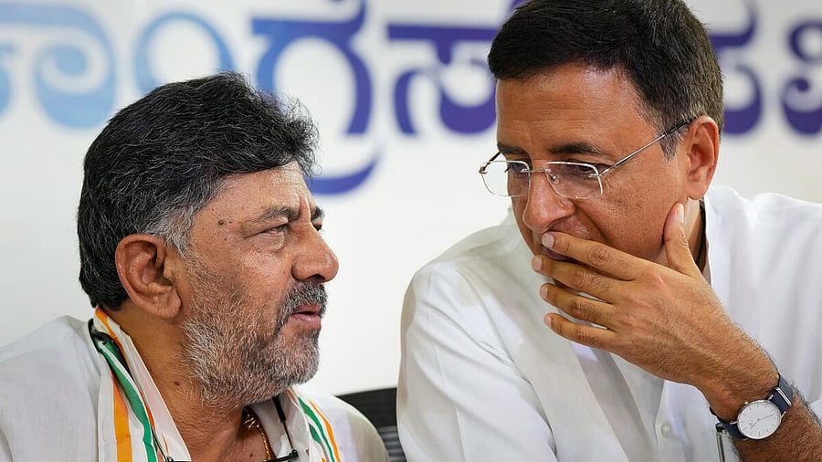 <div class="paragraphs"><p>Congress leaders D K Shivakumar (L), Randeep SIngh Surjewala.</p></div>