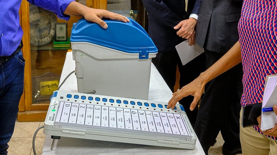 <div class="paragraphs"><p>Representative image showing an EVM.</p></div>