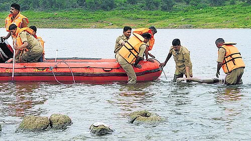 <div class="paragraphs"><p>Tragic end: Rescuers search for the bodies of four persons from Bangalore, who drowned in the backwaters of Manchanabele dam near Magadi, on Monday. </p></div>