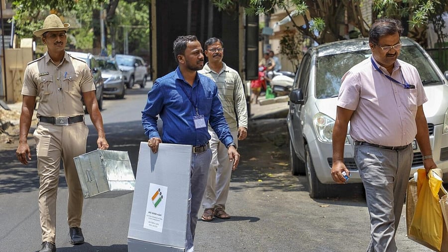 <div class="paragraphs"><p>Representative image showing polling officials</p></div>