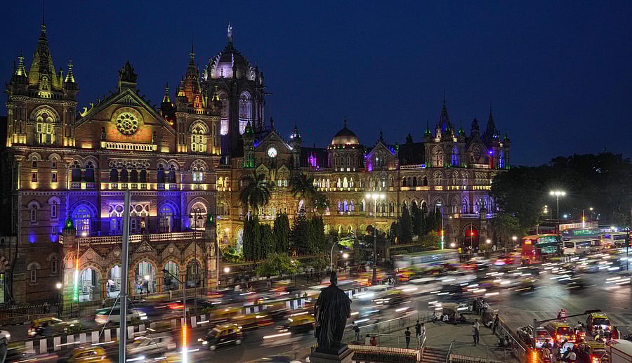 <div class="paragraphs"><p> A view of CSMT building </p></div>