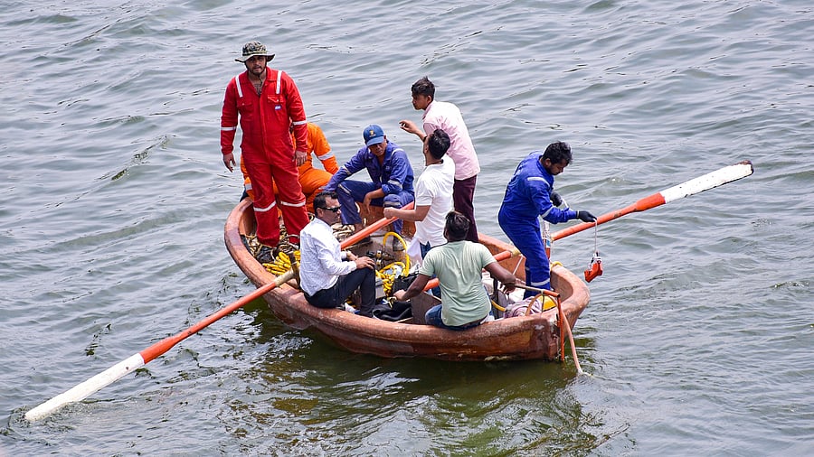 <div class="paragraphs"><p>A team of police officials led by senior police officer Daya Nayak, known as encounter specialist (not in frame), during search of a revolver thrown by Bishnoi Brothers in the River Tapi after they allegedly opened fire at actor Salman Khan's residence, in Surat, Monday, April 22, 2024. </p></div>
