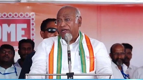 <div class="paragraphs"><p>Congress chief Mallikarjun Kharge in Kerala.</p></div>
