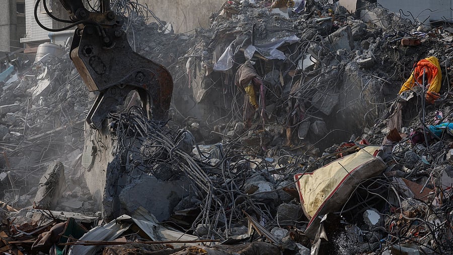 <div class="paragraphs"><p>A damaged building is demolished following the earthquake, in Hualien, Taiwan.</p></div>