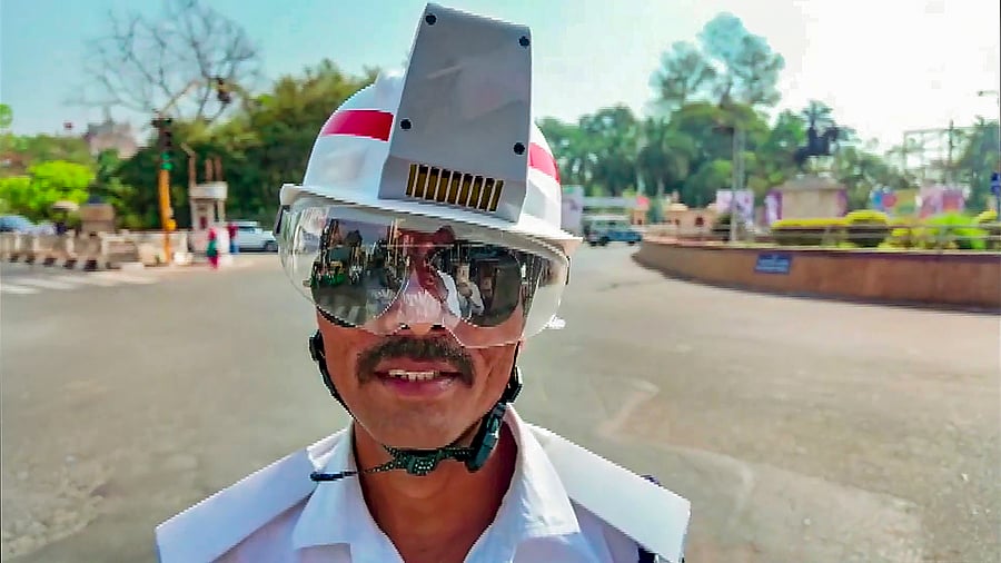 <div class="paragraphs"><p>A traffic police personnel wears an AC helmet to help beat the scorching heat. (Representative image)</p></div>