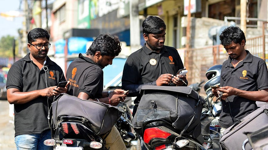 <div class="paragraphs"><p>Swiggy online delivery partners. </p></div>