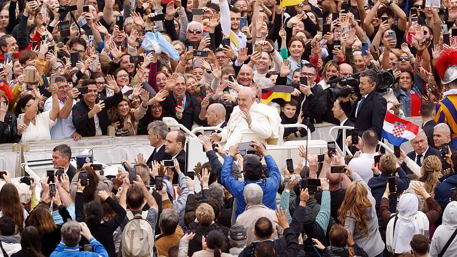 <div class="paragraphs"><p>Easter celebrations in Vatican City.</p></div>