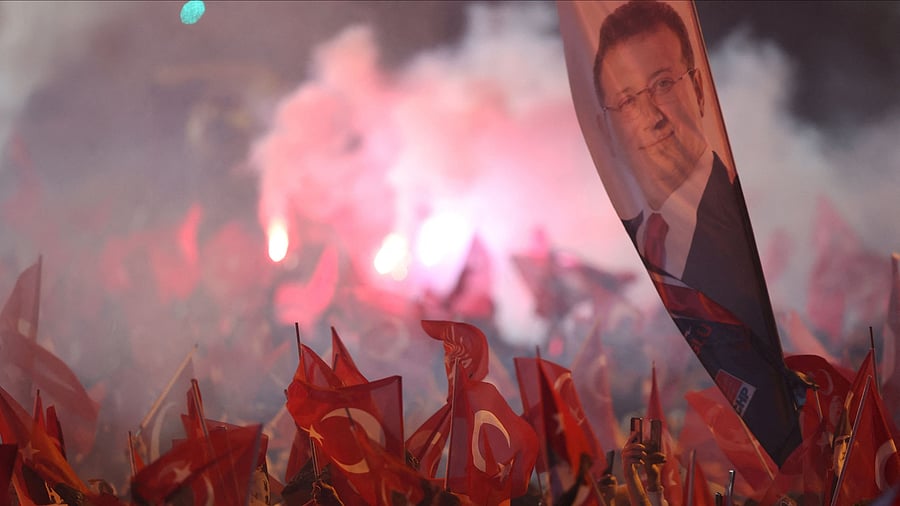 <div class="paragraphs"><p>Supporters of Istanbul Mayor Ekrem Imamoglu, mayoral candidate of the main opposition Republican People's Party in Istanbul, Turkey .</p></div>