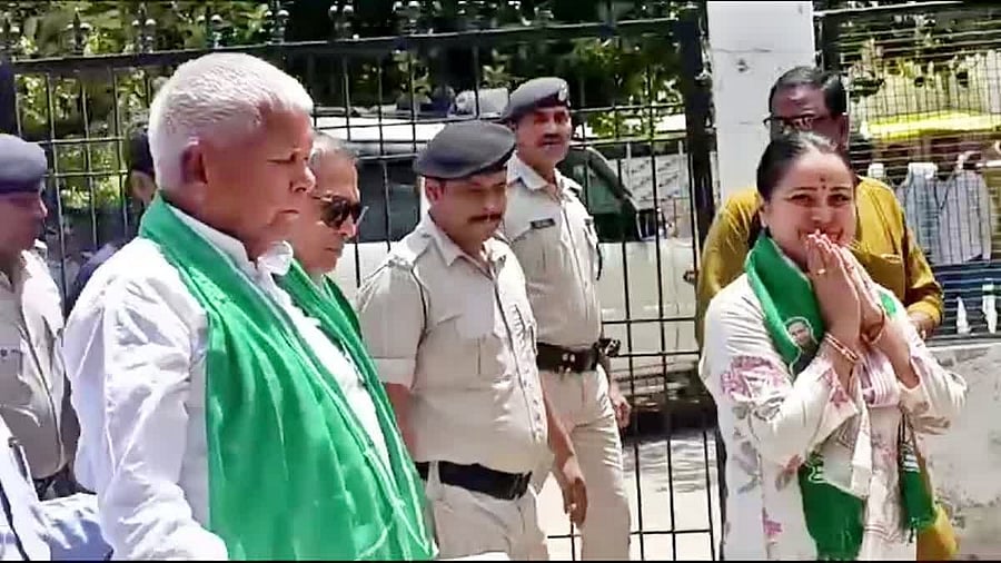 <div class="paragraphs"><p>Rohini Acharya arrives to file her nomination with Lalu Prasad Yadav.</p></div>