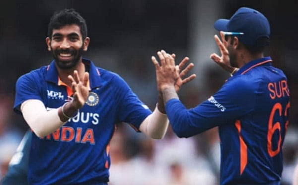 <div class="paragraphs"><p>Indian ace pacer Jasprit Bumrah with middle-order batsman Surya Kumar Yadav.</p></div>