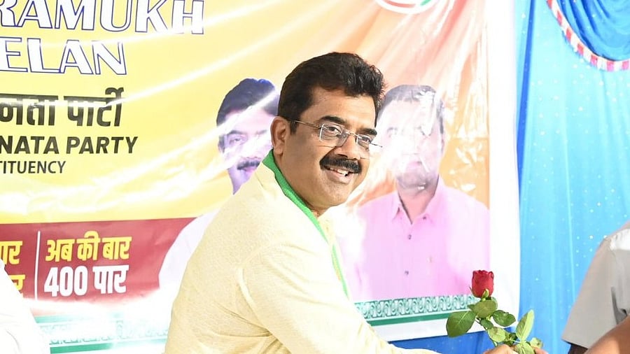 <div class="paragraphs"><p>Sadanand Shet Tanavade</p></div>